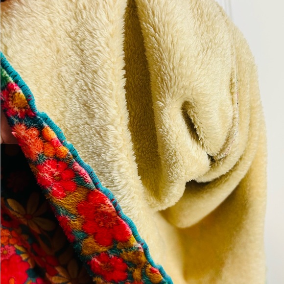 NATURAL LIFE Fleece Red and Yellow Floral Wide Leg Pants
Crosslisted - Picture 4 of 5